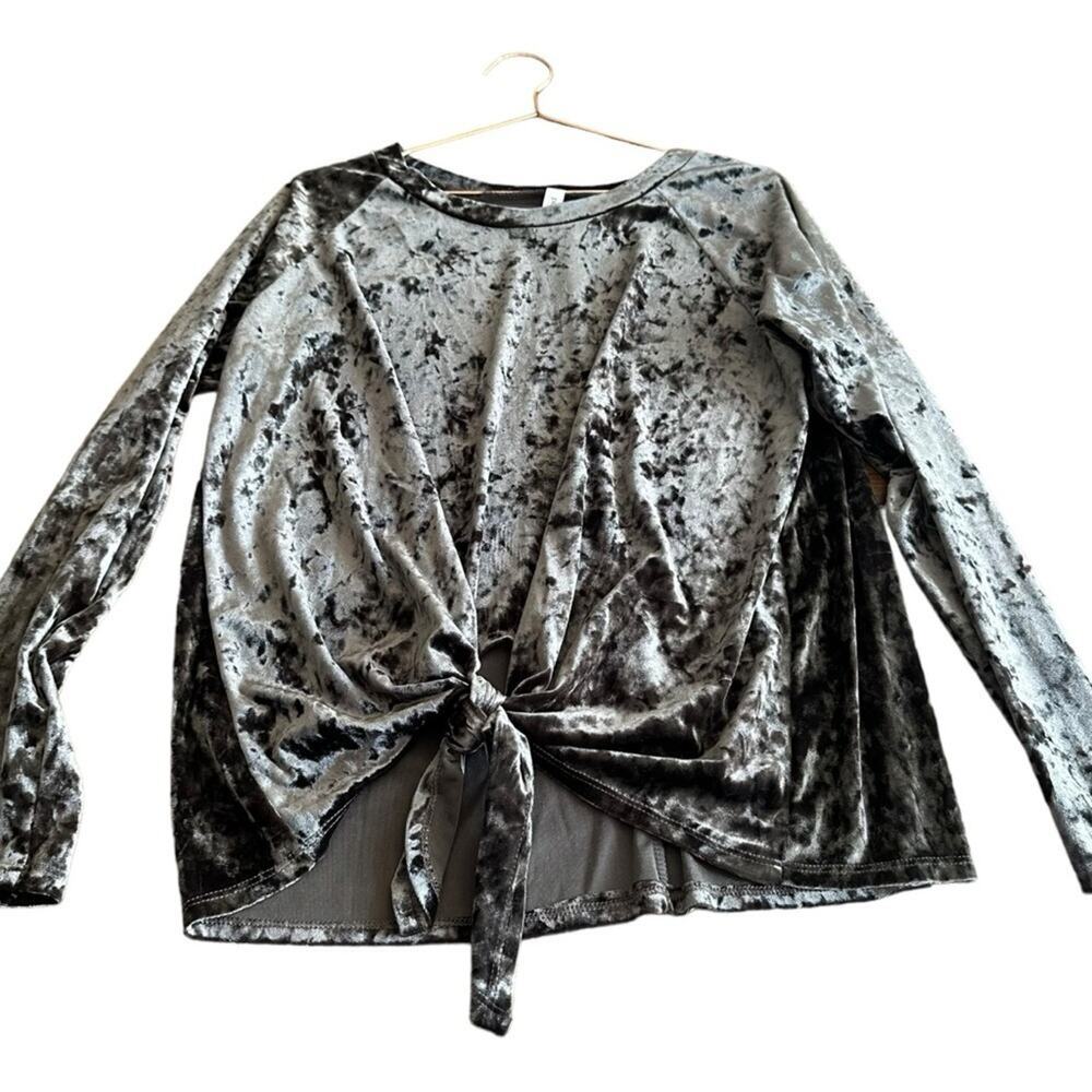 Peppermint Crushed Velvet Twist Front Top size small long sleeved